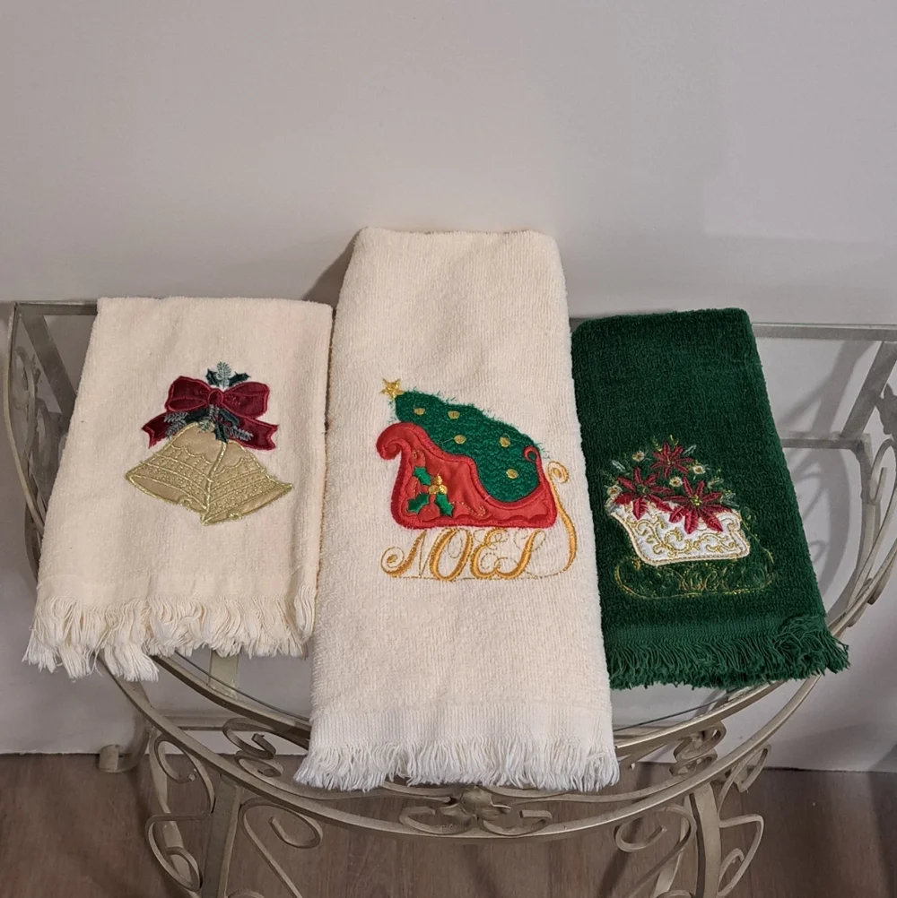 Vintage 90s Victorian Cottagecore Grannycore Christmas Hand Towel Bundle.